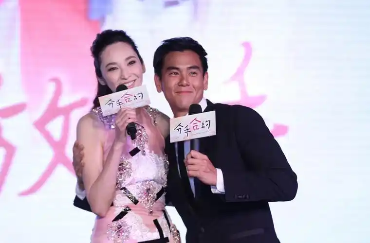 《分手合约》造势 彭于晏蒋劲夫扮"基友"牵手拥抱[高清大图]