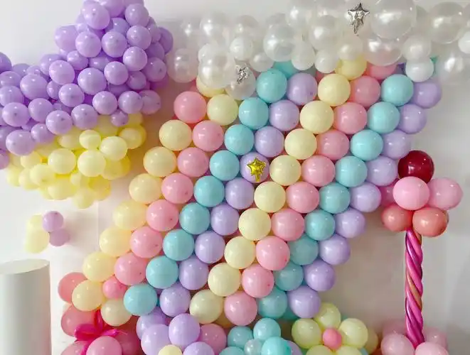 倾斜款气球背景墙