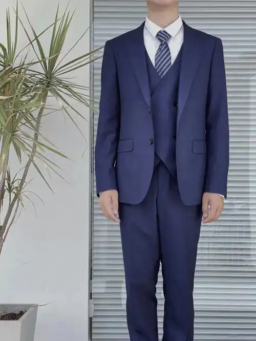 藏蓝色西装就是yyds新郎穿 搭配马甲三件套非常绅士优雅大气职场穿 暗