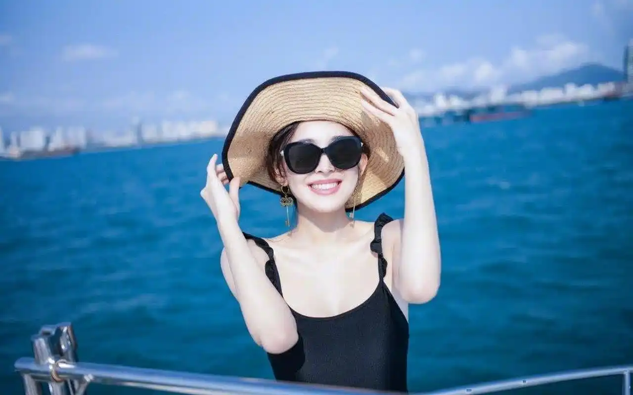 古力娜扎,白皙比基尼女孩