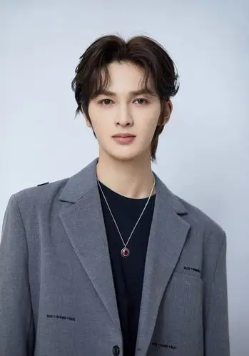 2019搜狐时尚盛典年度时尚影响力男明星提名朱正廷