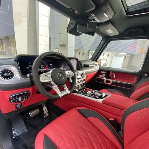 这台大g的内饰不错就是车漆颜色有点