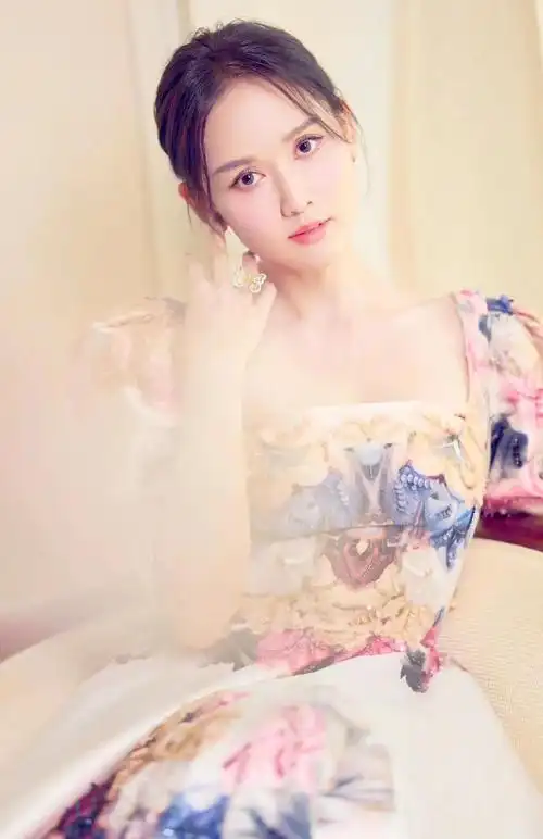 陈乔恩,娇俏可人,身姿迷人的写真!__财经头条