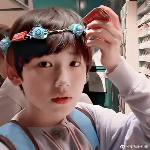 宋亚轩超话#宋亚轩王牌对王牌#刚刚翻相册翻到芽芽小时候照片 只想说