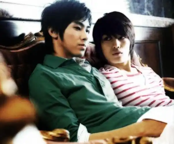 郑允浩金在中酒店事件回顾 两人的真实关系是什么