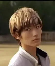 这是热血高校里三浦春马饰演的美腾龙也