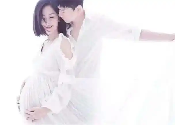 24岁想自杀在25岁爆红被骂软饭男的张杰他成功不仅因谢娜