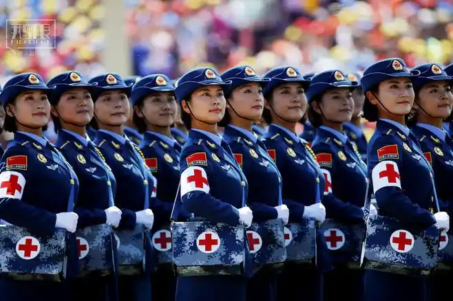 聚焦阅兵式上的女兵_中国经济网——国家经济门户