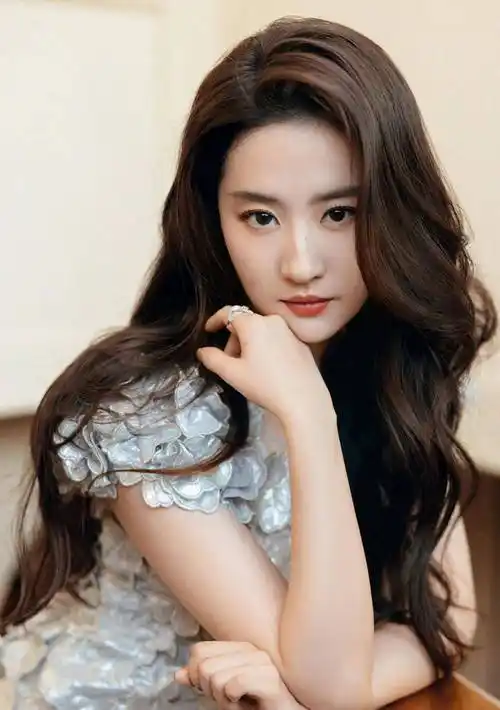 "神仙姐姐"刘亦菲近期私人美照,"你仍然是我最爱的女明星"_新人_工作