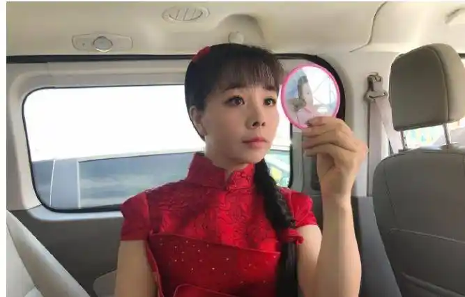 王二妮近照美出了新高度颜值气质判若两人网友活该你这么红