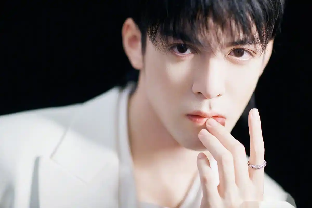 曾舜晞生日快乐 在追逐梦想的道路上步履不停,心怀热忱一路向前,新的