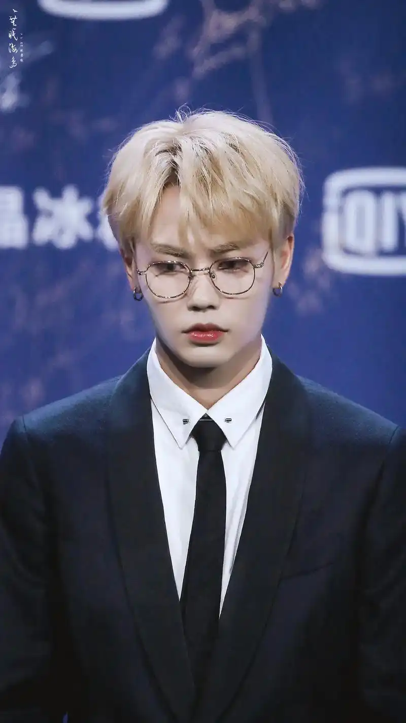 林彦俊 银发眼镜耳环请半永久吧00#林彦俊原来我很爱你 @ - 抖音