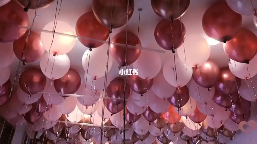 618美容店天花板吊顶气球布置