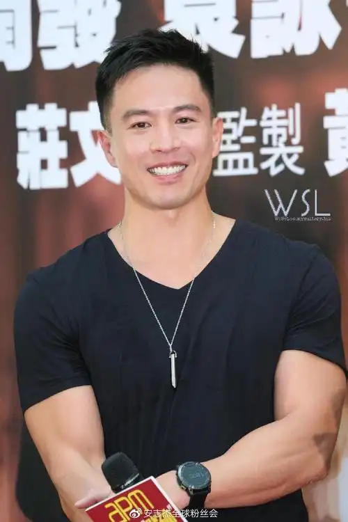 安志杰罕见出席新电影香港首映礼,安嫂jessica c. 携两娃现身捧场!