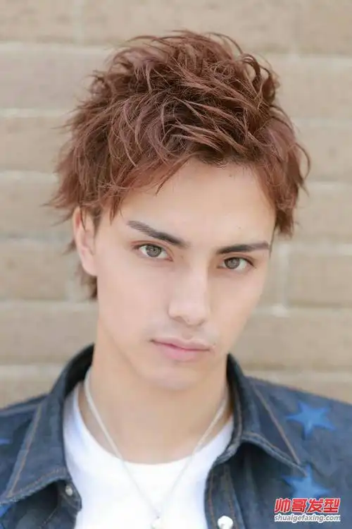 日式侧分半露额头发型男生修颜短发5