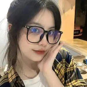 细黑框眼镜