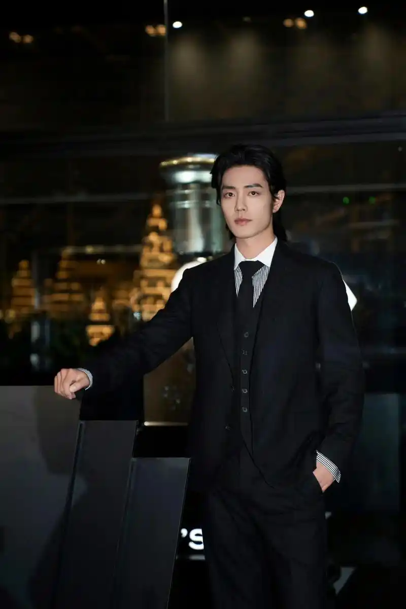 肖战出席拉夫劳伦香氛盛典 #肖战黑西装造型 贵公子系列! - 抖音