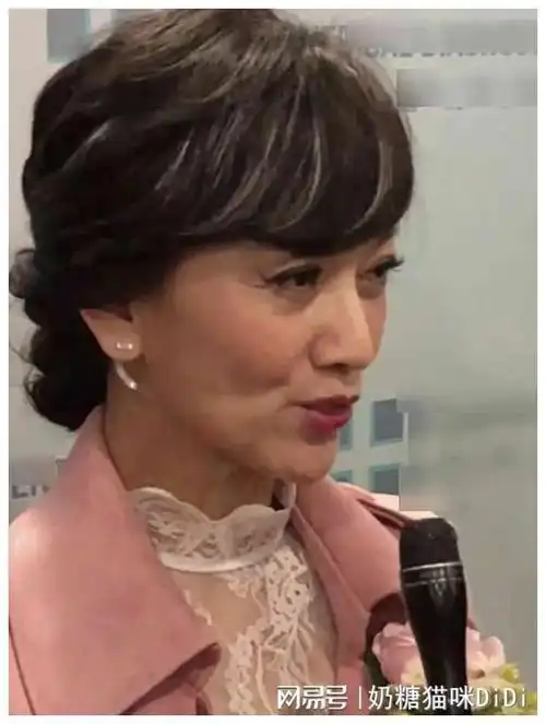 离了精修和化妆,状态一言难尽|冻龄|伊能静_网易订阅