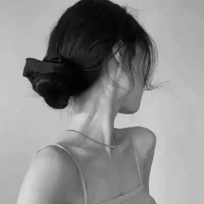 ins黑白女生部位头像图片