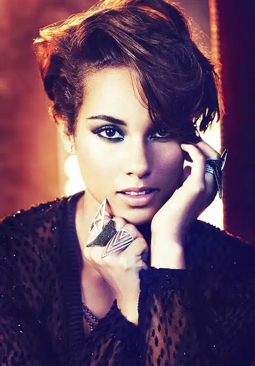 keys),1981年1月25日出生在美国纽约州纽约市曼哈顿,美国女歌手,音乐