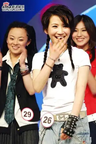 今日(7月1日星期六)中午,湖南卫视直播"2006超级女声"沈阳赛区50进20