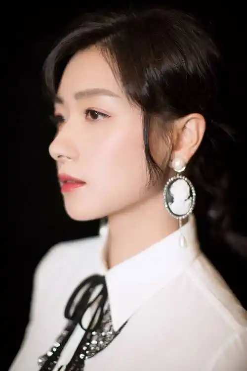 最干净女星!41岁万茜,清纯美丽从不炒作_表演_作品_观众