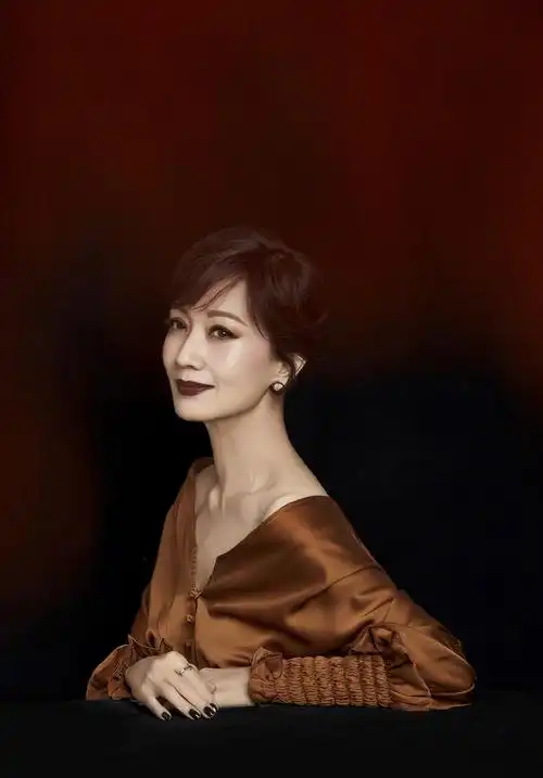 赵雅芝解锁大片!罕见暗黑系妆容气场真够强大,美得不像奶奶辈