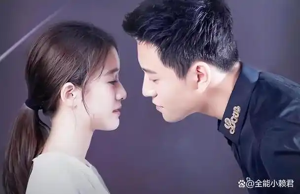 然而,张雪迎也毫不拘谨地对着碗猛吸了一口,丝毫没有顾忌.