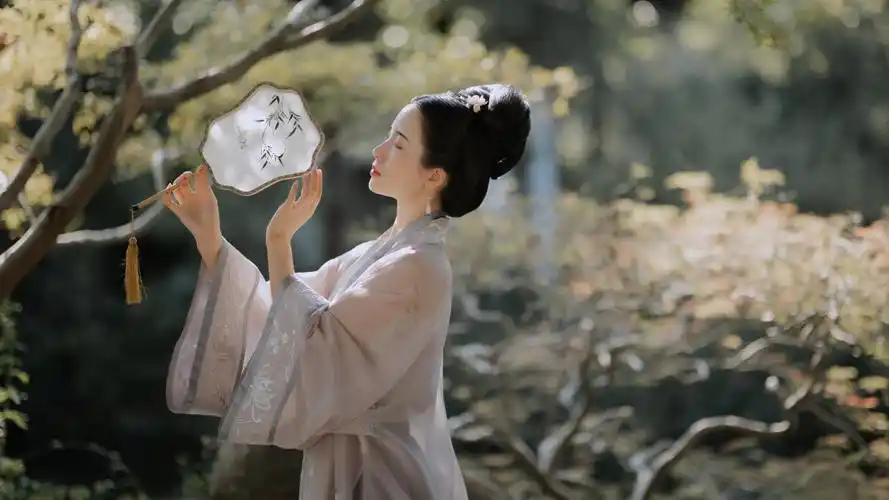 阿梦秋日闲情艺图语古风美女4k壁纸