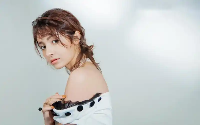 麦迪娜甜美写真图片桌面壁纸