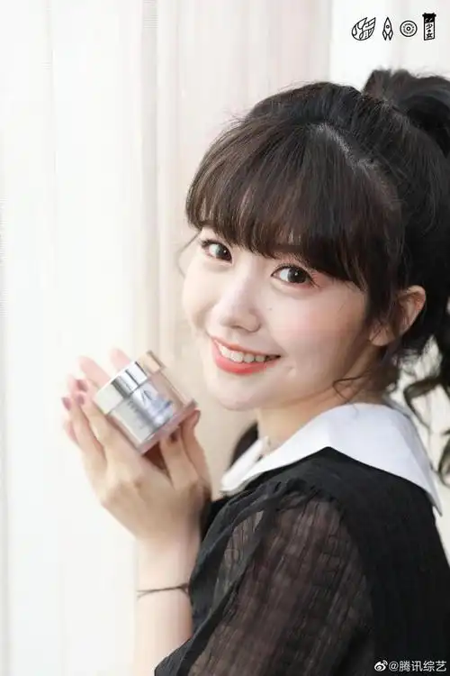 小七@火箭少女101_赖美云 的甜蜜告白你收到了吗 黑色俏皮连衣裙