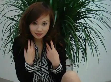 最美90后女毒枭,身材火辣豪车惊人,行刑前一句话听哭在场的人!