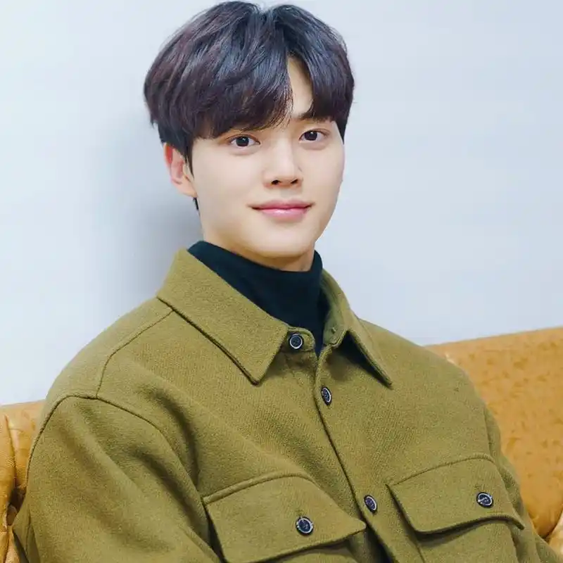 2021爆红帅气小鲜肉盘点!