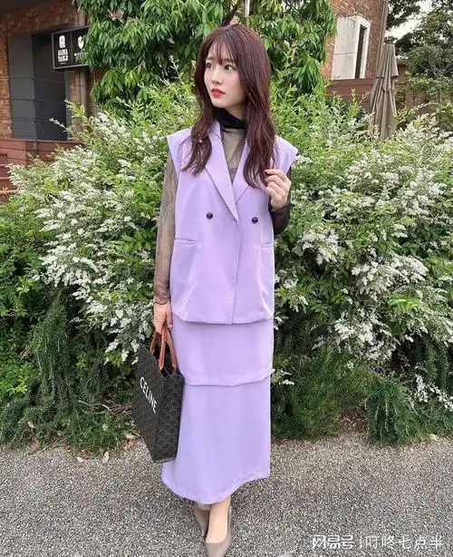 日本女星河北彩花紫色魅力穿搭引爆时尚圈