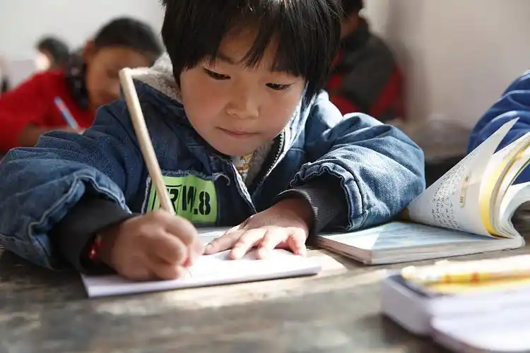 扶贫 贫困 希望工程 希望小学图片_扶贫 贫困 希望工程 希望小学高清