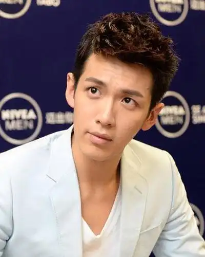 柯震东这个发型,需要烫吗,还是只要用发蜡什么的抓上去…麻烦详细介绍