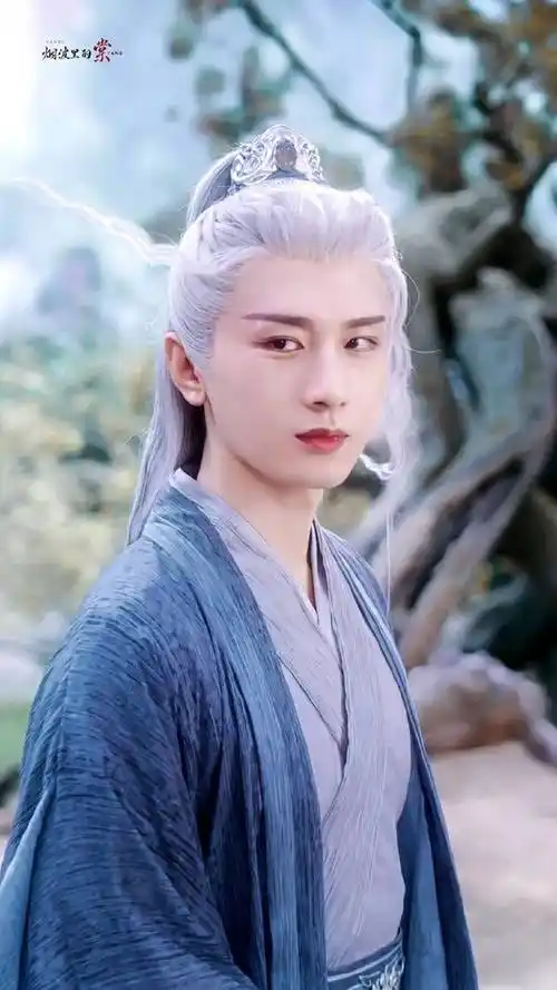 之前微博有网友评选白发古装美男,成毅拿下第一名,成毅的古装真的太