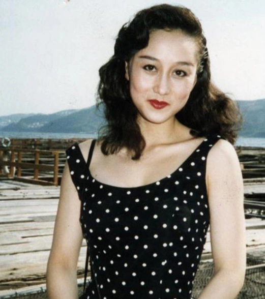 利智年轻时的照片,在那个没有ps的年代,缺美得如此惊艳