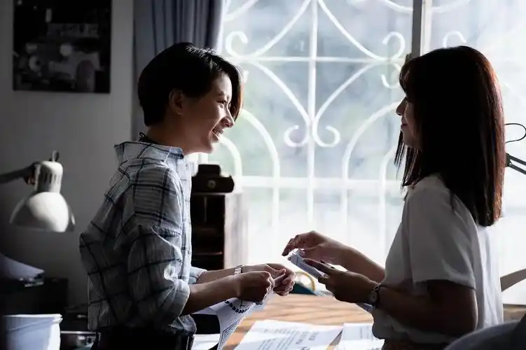 弓蕉园的秘密大家看了吗?里面长发妹妹好会撩啊