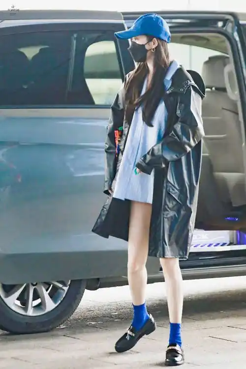 杨幂高马尾百褶裙造型