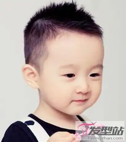 小男孩剪什么发型好看 剪清爽平头从小就是绅士