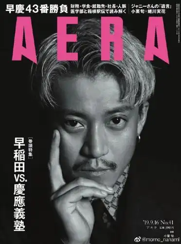 小栗旬拍摄黑白大片 胡须尽显成熟男人魅力