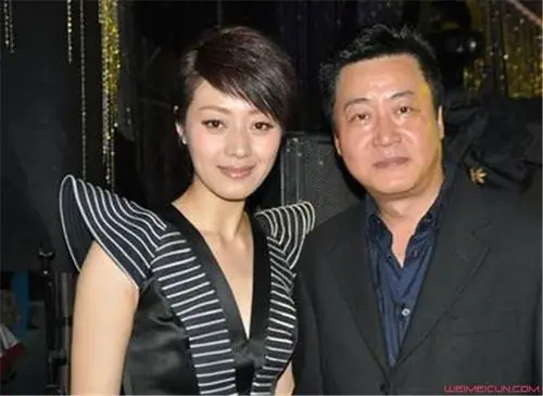 范志博老公是谁泳装三点式性感妩媚不禁让人遐想