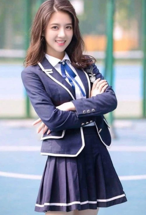 为什么校服大多都是裤子居多,而贵族学校女生大多穿的却是裙子?