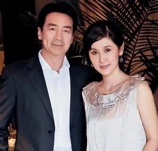 丈夫是老态龙钟妻子貌美如花忘年恋明星夫妻的幸福感真强
