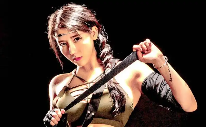 95后美女裁判刘太阳,身高178粉丝160万,好身材靠的是坚持和自律_网友