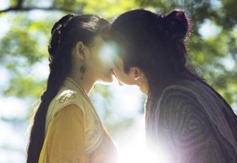 张艺兴的荧幕初吻给了"他",还说很舒服!