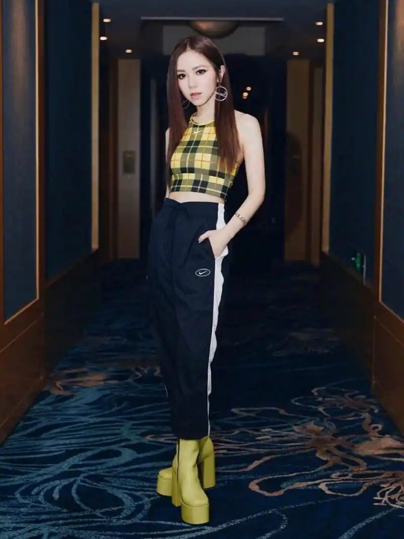 157cm小个子是不是最好不要穿皮裤  邓紫棋,身高157cm(官方数据),体重