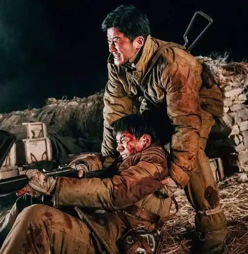 电影《长津湖》里的伍千里为何不让伍万里杀那个美军战俘?