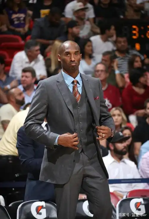 西装科比,纪念传奇